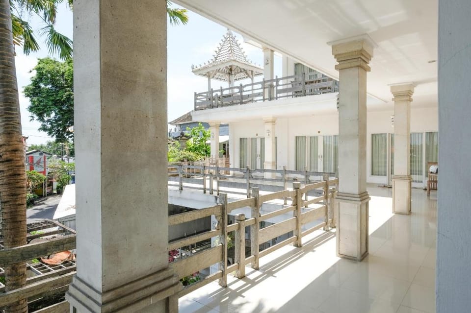 Urbanview Hotel Lilis Ikvala Radha Hotel in North Kuta