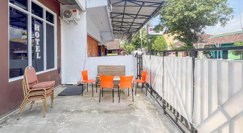 RedDoorz @ Dimens House Sragen Hotel in East Java