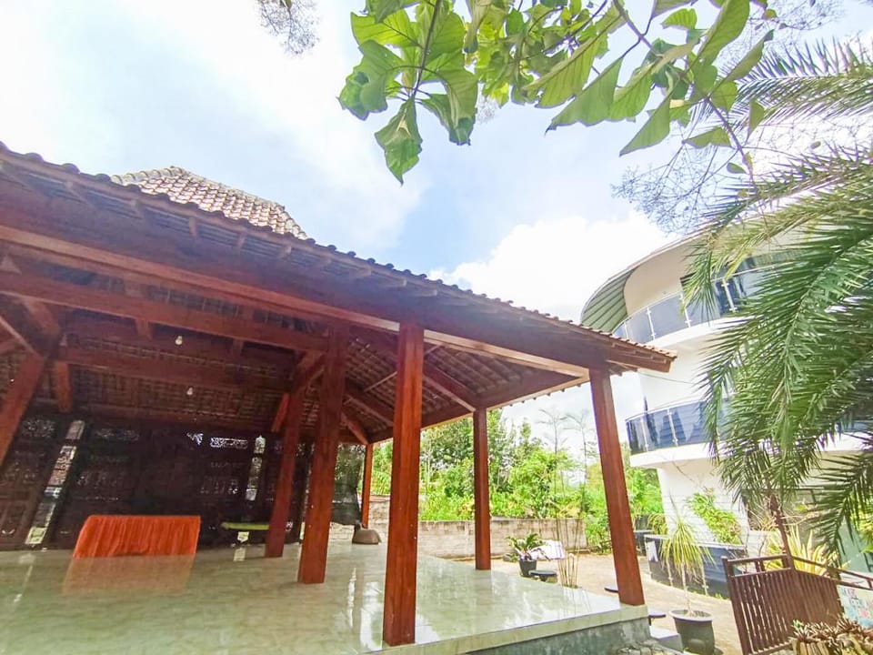 Urbanview Hotel Trisna Srabah Hotel in East Java