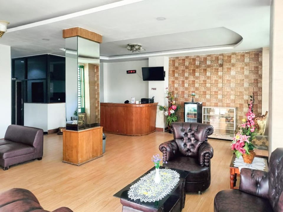 Hotel Prisma Mitra RedDoorz Hotel in Surabaya