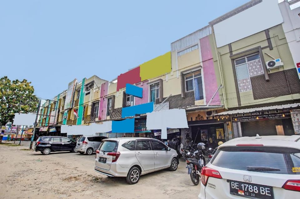 Super OYO 91689 Homestay Syariah Imah 2 Hotel in Indonesia
