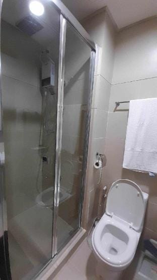 Family suite A with balcony Apartment in Mandaluyong