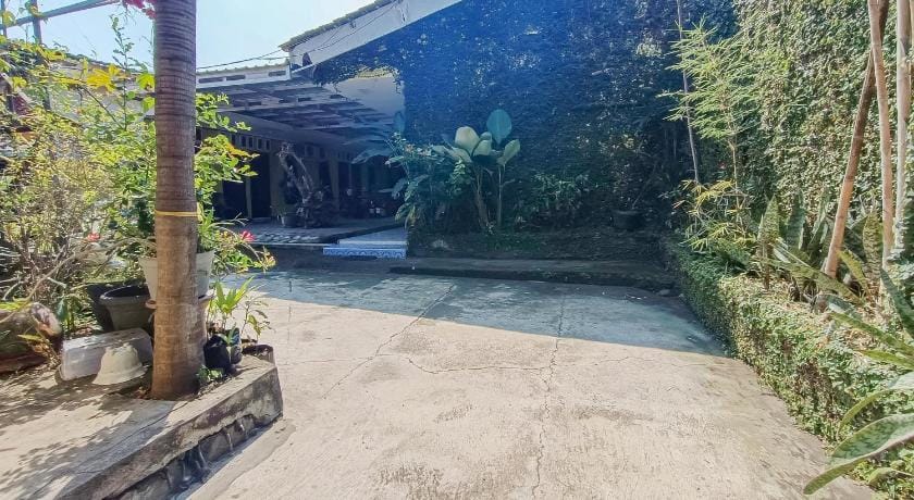 OYO 92998 Wiludjeng Guesthouse Hotel in East Java