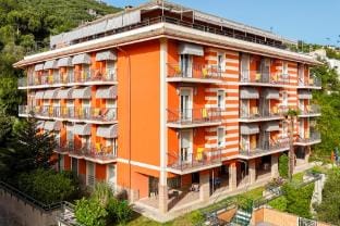 HOTEL***TIRRENO Apartment in Lavagna