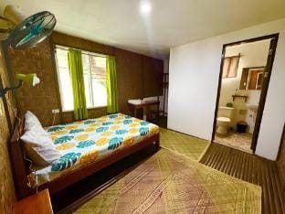 White Knight Triple Family Room for 11 Apartment in Siquijor
