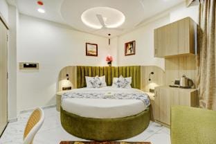 HOTEL M PARK  Apartment in Gandhinagar