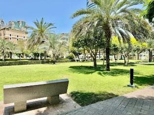 The Greens. 1-bed with courtyard Vacation rental in Dubai