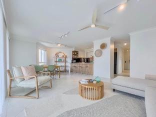 Renovated Palm Beach Ocean-View Apartment Apartment in Palm Beach