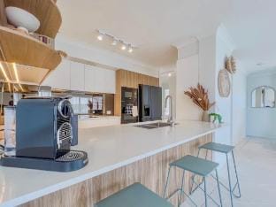 Renovated Palm Beach Ocean-View Apartment Apartment in Palm Beach
