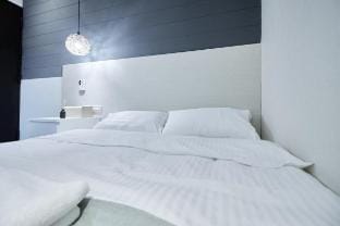 Zhonghua Road《西門町｜雙人房｜捷運6號出口》114611 [僅限國外旅客入住] Vacation rental in Taipei City