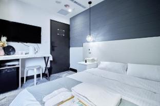 Zhonghua Road《西門町｜雙人房｜捷運6號出口》114611 [僅限國外旅客入住] Vacation rental in Taipei City