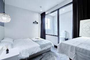 Zhonghua Road《西門町｜雙人房｜捷運6號出口》114611 [僅限國外旅客入住] Vacation rental in Taipei City