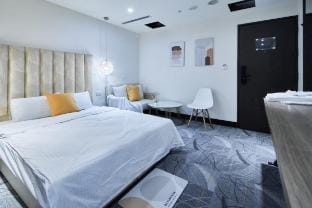 Zhonghua Road《西門町｜雙人房｜捷運6號出口》114616 [僅限國外旅客入住] Vacation rental in Taipei City
