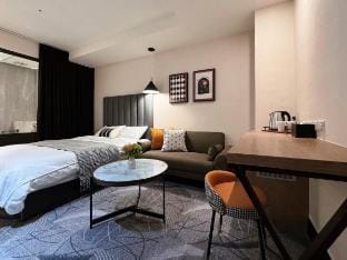Zhonghua Road《西門町｜雙人房｜捷運6號出口》114308  [僅限國外旅客入住] Vacation rental in Taipei City