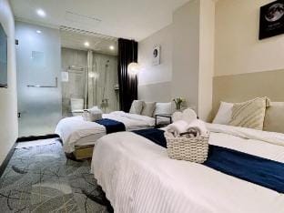 Ximending Quad Room No. 114623[僅限國外旅客入住] Vacation rental in Taipei City
