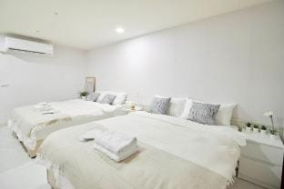 Hankou Street《西門町｜四人房｜捷運6號出口步行10分鐘》54866[僅限國外旅客入住] Vacation rental in Taipei City