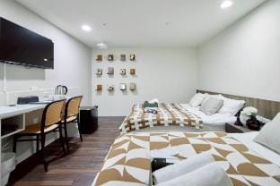 Hankou Street《西門町｜四人房｜捷運6號出口步行10分鐘》54865[僅限國外旅客入住] Vacation rental in Taipei City