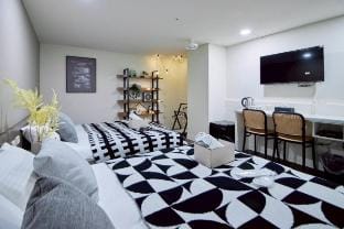 Hankou Street《西門町｜四人房｜捷運6號出口步行8分鐘》54863[僅限境外旅客入住] Vacation rental in Taipei City