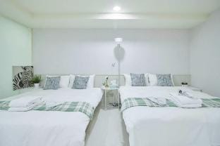 Hankou Street《西門町｜四人房｜捷運6號出口步行10分鐘》54872[僅限國外旅客入住] Vacation rental in Taipei City