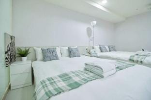 Hankou Street《西門町｜四人房｜捷運6號出口步行10分鐘》54872[僅限國外旅客入住] Vacation rental in Taipei City