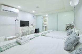 Hankou Street《西門町｜四人房｜捷運6號出口步行10分鐘》54872[僅限國外旅客入住] Vacation rental in Taipei City