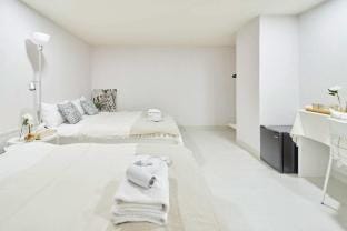 Hankou Street《西門町｜四人房｜捷運6號出口步行10分鐘》54871[僅限國外旅客入住] Vacation rental in Taipei City