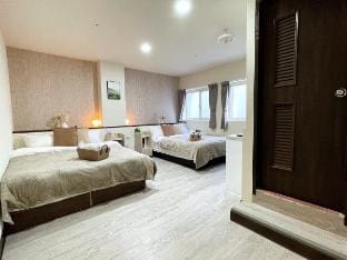 Hankou Street《西門町｜四人房｜捷運6號出口步行8分鐘》54853[僅限境外旅客入住] Vacation rental in Taipei City
