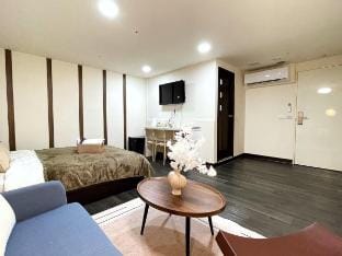 Hankou Street《西門町｜雙人房｜捷運6號出口步行8分鐘》54852[僅限境外旅客入住] Vacation rental in Taipei City