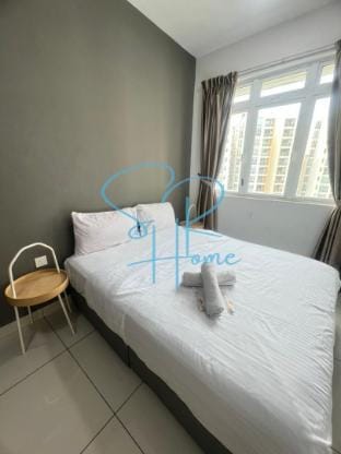 Near Mount Austin: Superior Stay (5pax) - Pool View Apartment in Johor Bahru