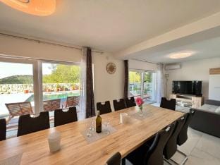 Group holiday villa with pool Vacation rental in Primorje-Gorski Kotar County