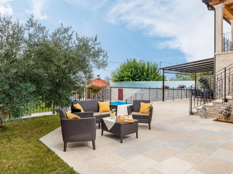 Stylish villa with swimming pool and garden Villa in Istria County
