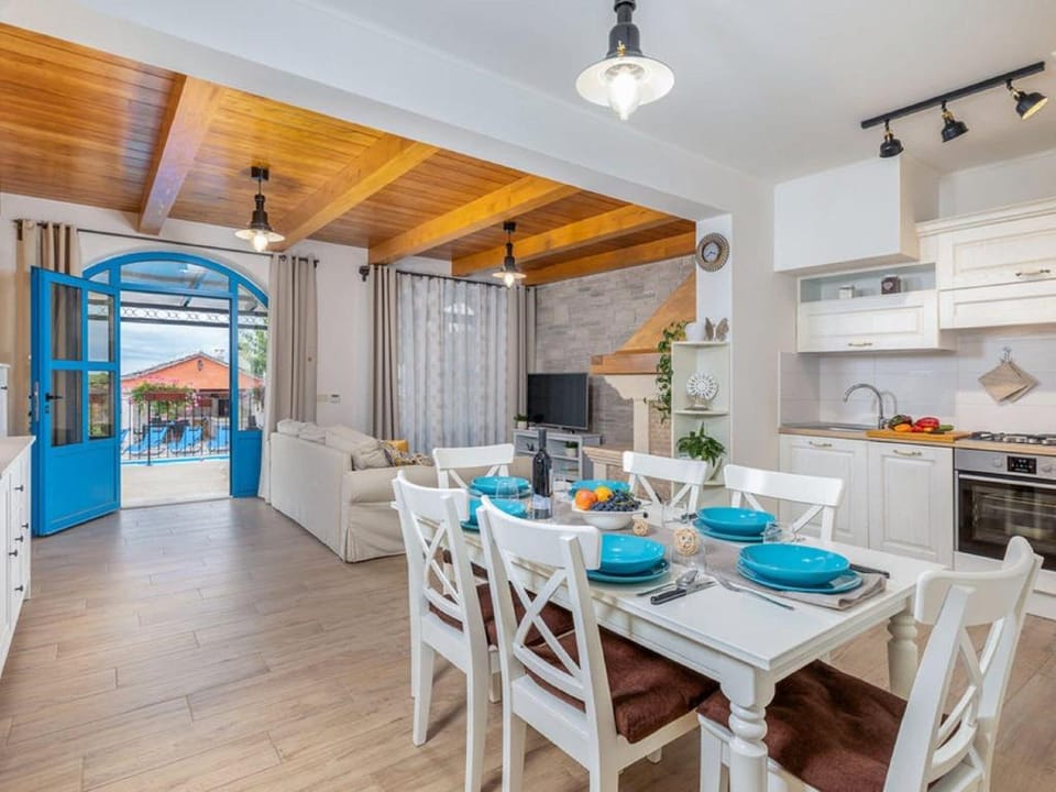 Stylish villa with swimming pool and garden Villa in Istria County
