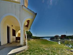 Coastal Retreat in Krusevo Apartment in Šibenik-Knin County, Croatia