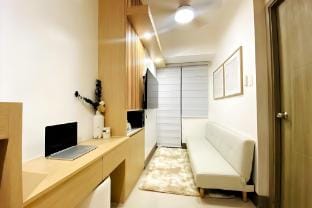 Pristine 1-BR MujiHome  Mandaluyong near Megamall Apartment in Mandaluyong
