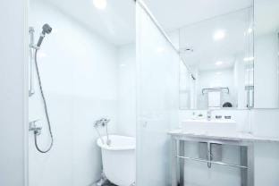 Hanzhong Street《西門町｜雙人房｜捷運6號出口》26603[僅限境外旅客入住] Vacation rental in Taipei City