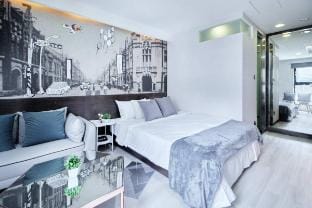 Hanzhong Street《西門町｜雙人房｜捷運6號出口》26505 [僅限境外旅客入住] Vacation rental in Taipei City