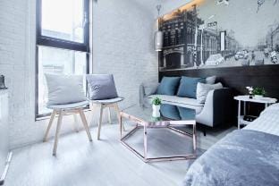Hanzhong Street《西門町｜雙人房｜捷運6號出口》26505 [僅限境外旅客入住] Vacation rental in Taipei City