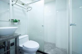Hanzhong Street《西門町｜雙人房｜捷運6號出口》26505 [僅限境外旅客入住] Vacation rental in Taipei City