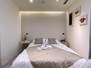 Hanzhong Street《西門町｜雙人房｜捷運6號出口》26501 [僅限境外旅客入住] Vacation rental in Taipei City
