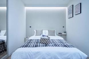 Hanzhong Street《西門町｜雙人房｜捷運6號出口》26601[僅限境外旅客入住] Vacation rental in Taipei City