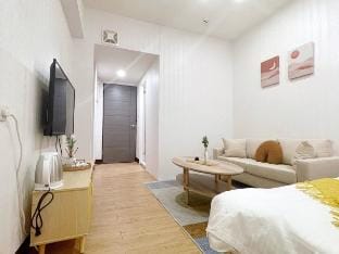 Yanping North Road《北門站｜雙人房｜捷運2號出口》10-4 [僅限國外旅客入住] Vacation rental in Taipei City