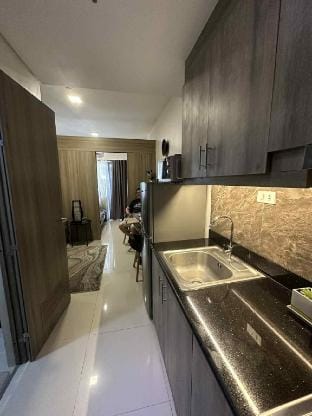 1 Bedroom with balcony Pool View Vacation rental in Mandaluyong