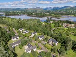Spacious Kenmare home to sleep 8. Free use of pool onsite Apartment in Kenmare