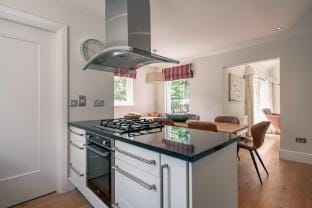 Spacious Kenmare home to sleep 8. Free use of pool onsite Apartment in Kenmare