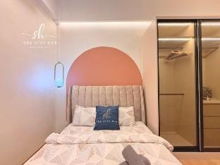 The Colony KLCC View Sky Pool_Chic_Stylish CB1901B Vacation rental in Federal Territory of Kuala Lumpur
