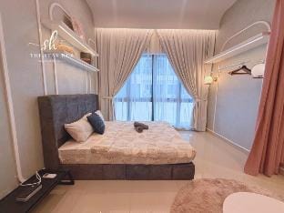 The Colony KLCC View Sky Pool_Pink_Romance CB1901A Vacation rental in Federal Territory of Kuala Lumpur