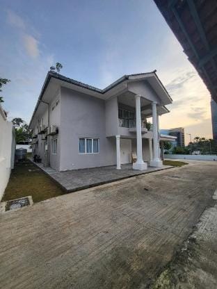Luxury Tropical Bungalow in Damansara Golden Core Vacation rental in Petaling Jaya