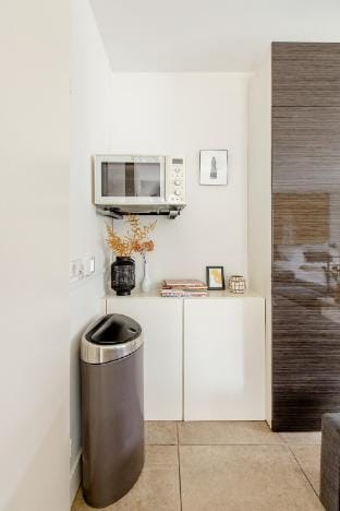 Great Canal Studio - AC,  water view, Free Parking Vacation rental in Amsterdam