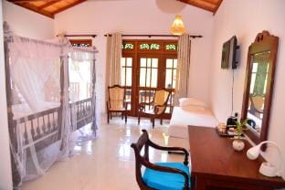 Surf Villa & Sushi Bar Villa in Hikkaduwa