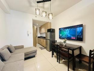 Seaside Tranquility: Cozy Suite in MOA w/ Netflix Apartment in Pasay